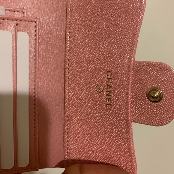 ✖️SOLD✖️Chanel 19S iridescent tri fold wallet 🌸 - Picture 8 of 8